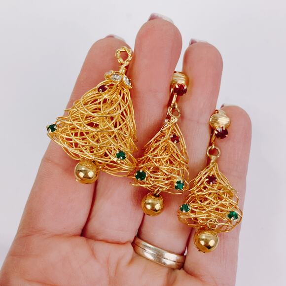 Vintage Gold Tone Rhinestone Christmas Tree Pendant Brooch Clip-On Earrings Set - Picture 2 of 9